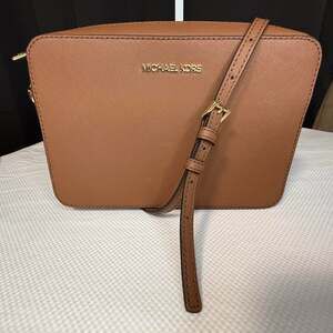 Jet set large saffiano leather